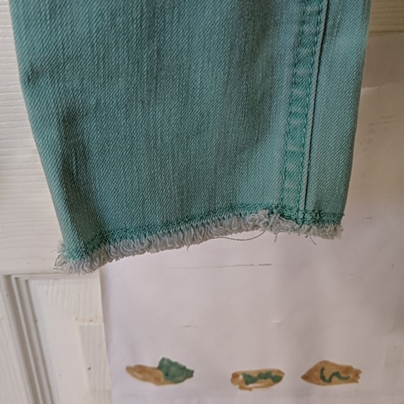 Capris - Picture 3 of 4